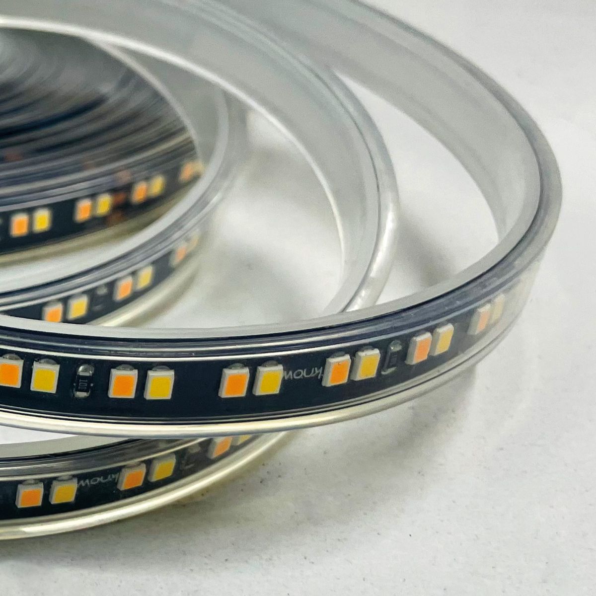 фото светодиодная лента favourite 19,8w/m 168led/m 2835smd от теплого до холодного 5m 2001-62020 | 220svet.ru